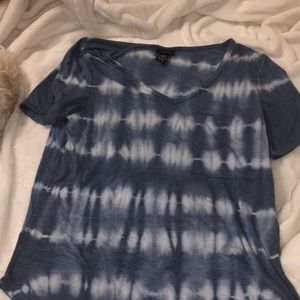 T-shirt blue and white